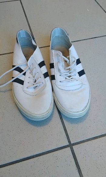 Baskets blanche et noire pointure39       14