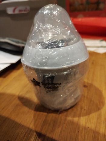Biberon neuf tommee tippee