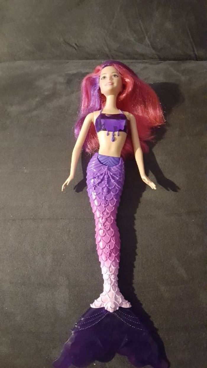 jolie barbie sirène bijoux multicolore mauve rose très bon état