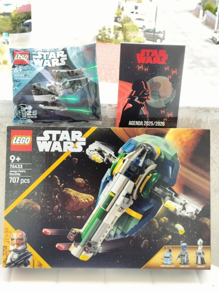 Lego star wars le vaisseau Jango fett le tie interceptor miniature et agenda