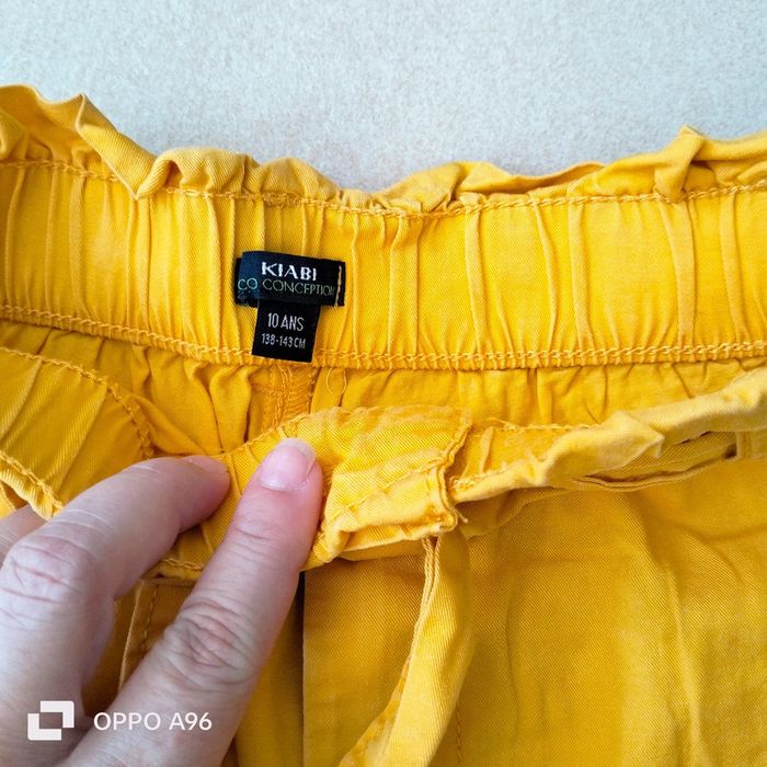Short jaune - photo numéro 2
