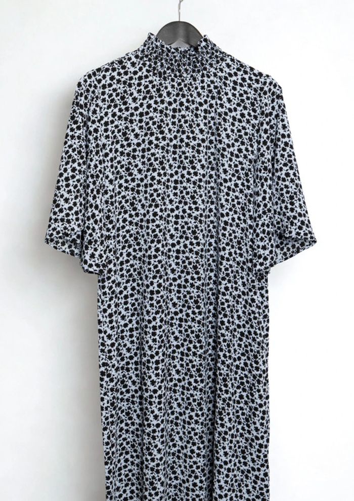 Robe imprimé fleurs manches papillons• floral print dress H&M Taille 34 - photo numéro 2