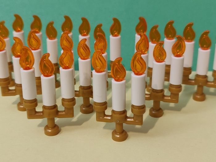 Lot 10 chandeliers avec bougies Lego - jamais utilisés parfait état - vrai Lego - photo numéro 6