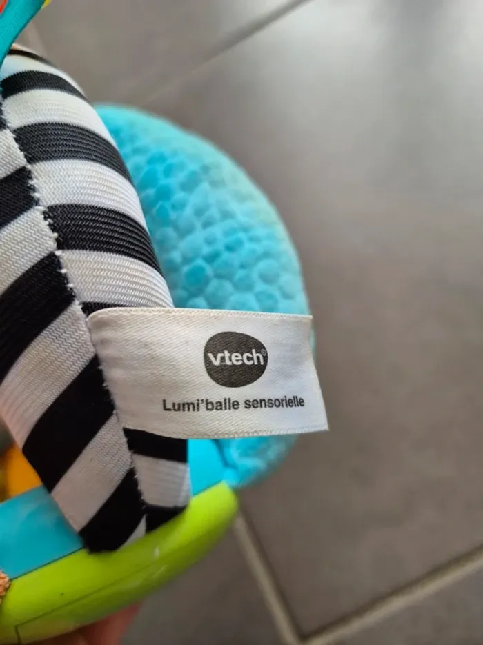 Dès 6 mois Lumi'balle hochet sensorielle Vtech - photo numéro 7