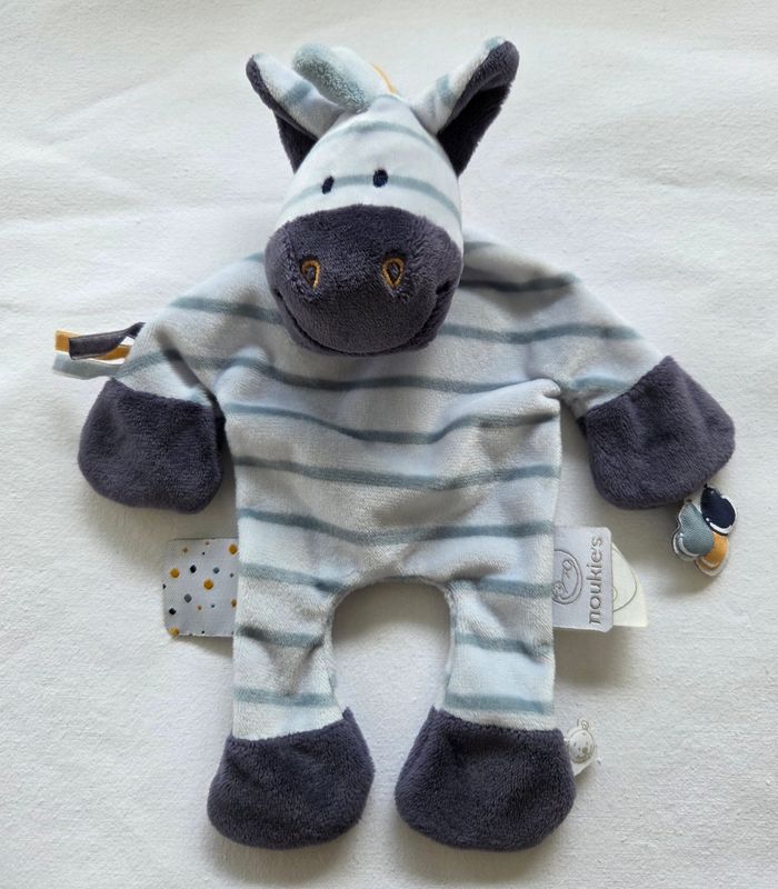 Doudou plat zèbre zebrito bleu et rayé- Noukies