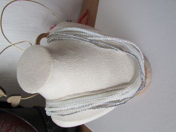 Collier magnétique rangs blancs argentés Zabok