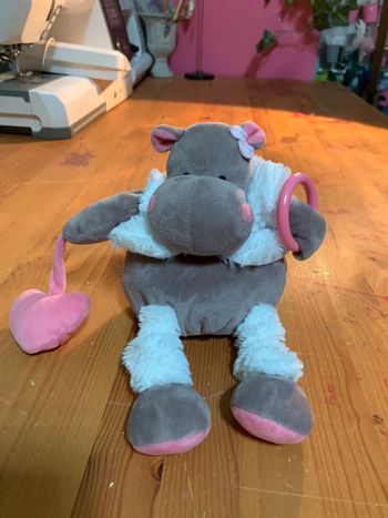 Peluche animal hippopotame Mots d’Enfants Marron rose blanc  Sonore/ bruissant