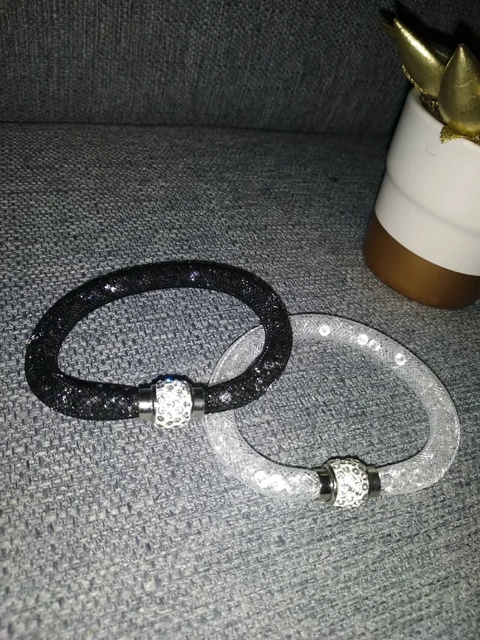 Bracelets noir et blanc