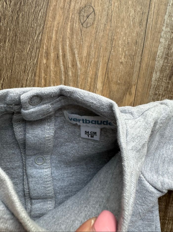 - Pull Vertbaudet - 1 mois - Très bon état - photo numéro 2