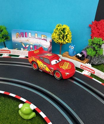 Voiture pour circuit Carrera GO "Flash McQueen "vitrage gris"