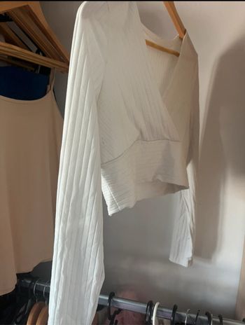 2 haut court décolleté en V
