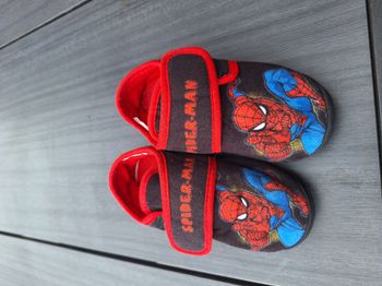 Pantoufles enfant spiderman pointure 28