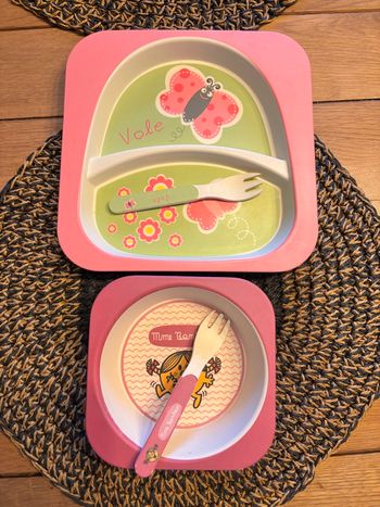 Lot assiettes + fourchettes enfant 