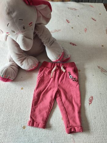 Pantalon jogging rose foncé motif fleuri