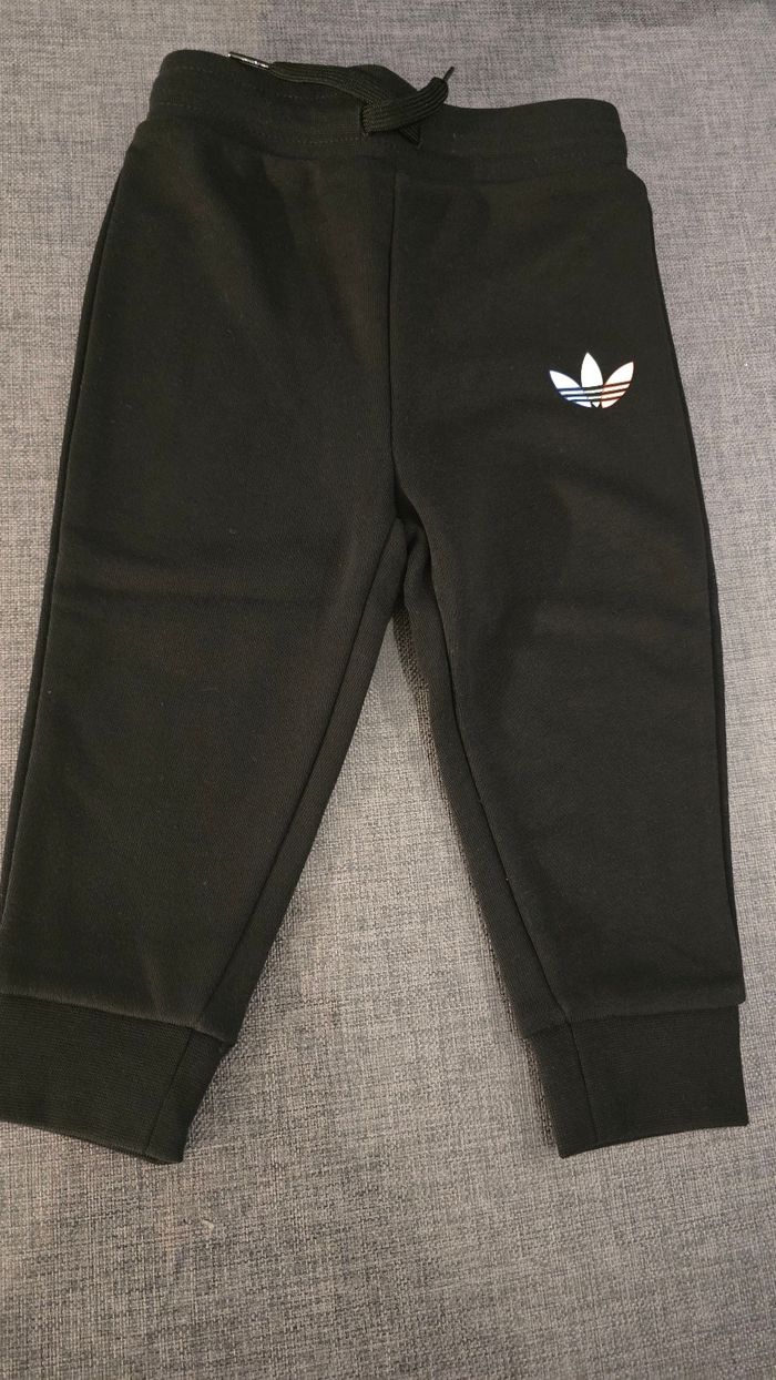 NEUF (non porté)🏷🥰😍💙 SUPERBE survetement ADIDAS 18 mois (86cm) garçon (ferme) 😍🥰💙 - photo numéro 7