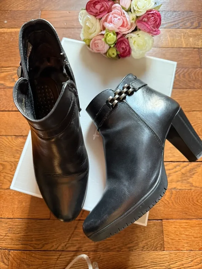 Bottines boots Tamaris en cuir - photo numéro 2