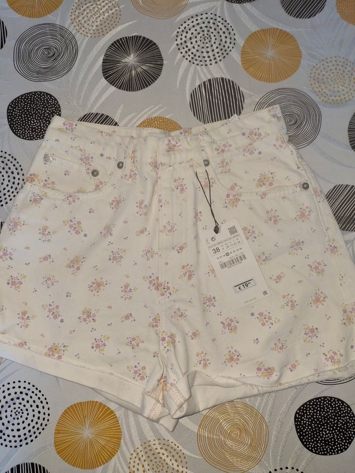 Short Zara taille 38 neuf avec étiquette 🏷 - photo numéro 2