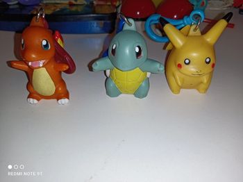 Lot de trois figurines Pokémon