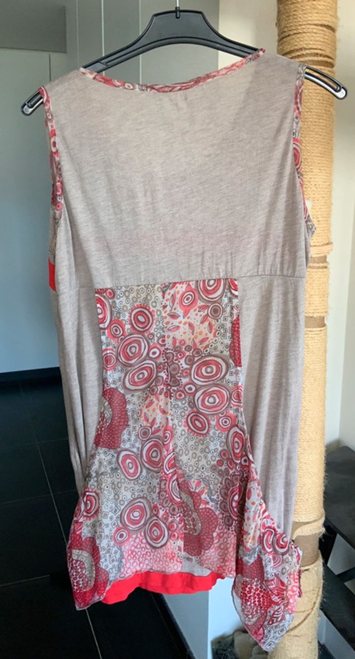 Top gris et tons de rouges Mado et les autres taille 46 48 très bon état - photo numéro 4