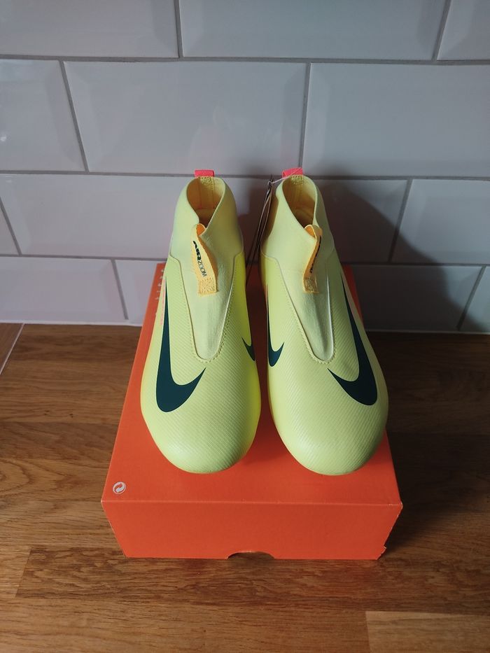 Crampons Nike T 38.5 - photo numéro 3