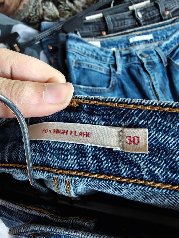 Jeans Levi's patte d'éléphant 70's high flare - photo numéro 5