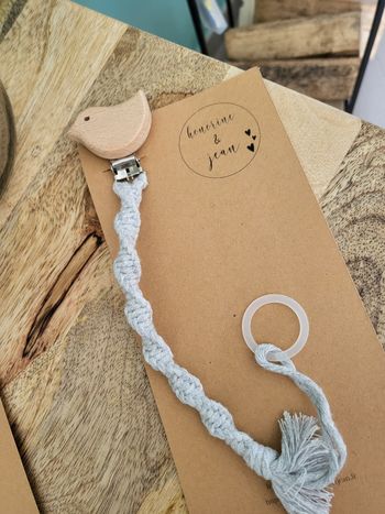 Attache tétine Macramé