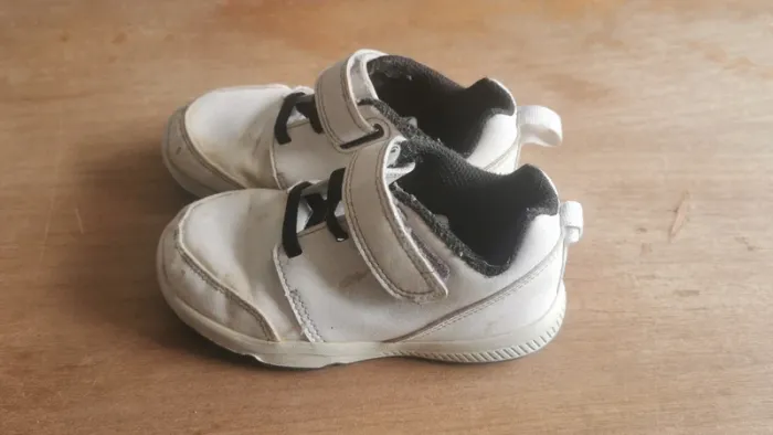 🌼Baskets enfant Decathlon T25 👟 scratch + lacets élastiques  pratique école  sport👟 - photo numéro 3