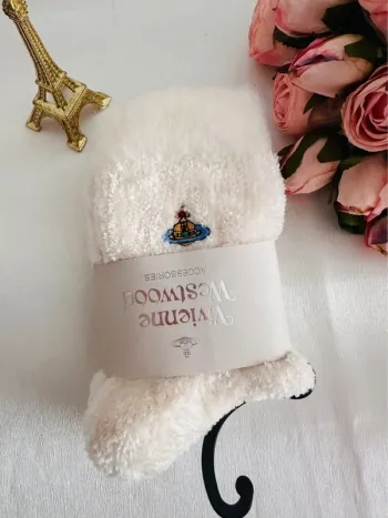 🪐Chaussettes d’hiver Vivienne Westwood en peluche – Édition japonaise exclusive