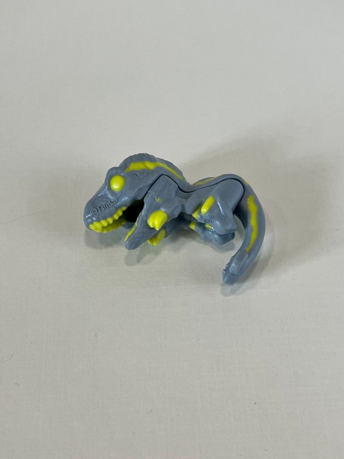 Kinder Joy - Mini Funko Pop Jurassic World - Velociraptor gris