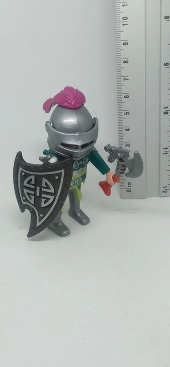 Chevalier vert avec plume violette playmobil