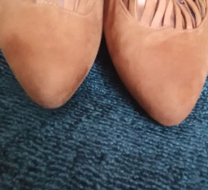 Chaussures Escarpins Marque Unisa cuir Daim. Pointure 40. - photo numéro 5