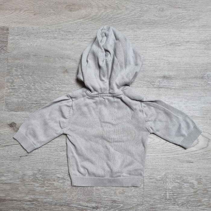 Sweat a capuche bebe taille 3 mois gris tres bonne etat - photo numéro 2