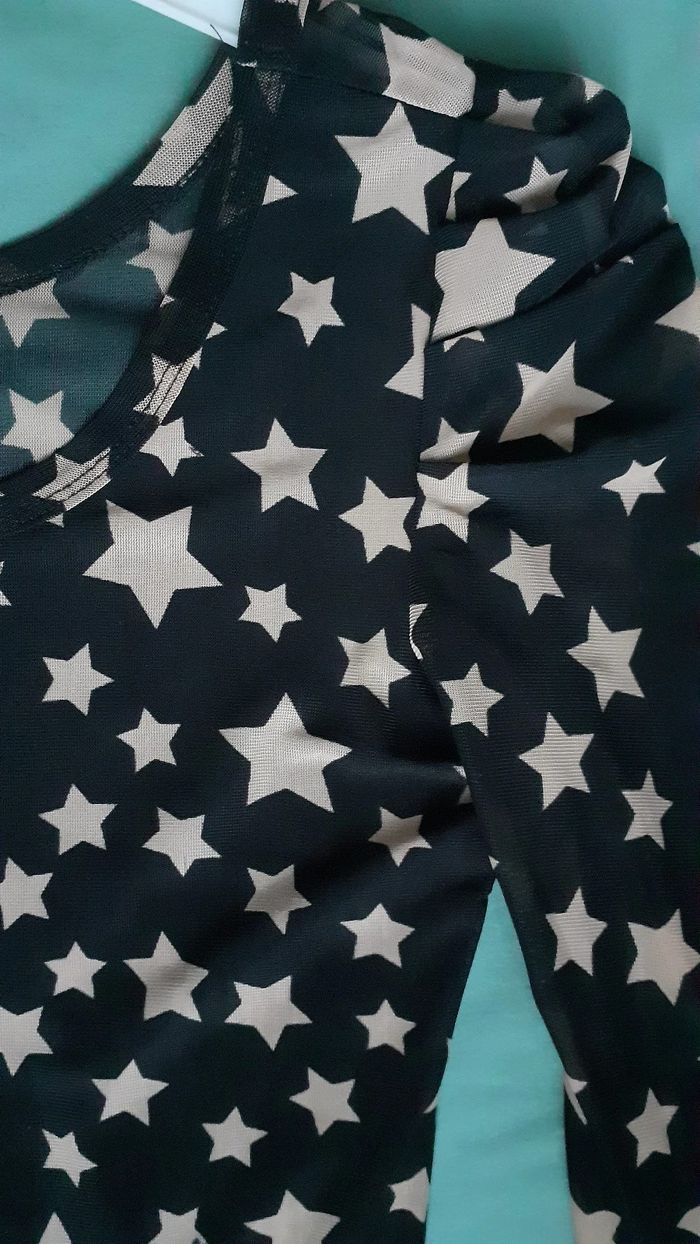 Vends un caraco tout en dentelle élastique, large bretelles, couleur blanc, taille 34-36. Longueur d - photo numéro 2