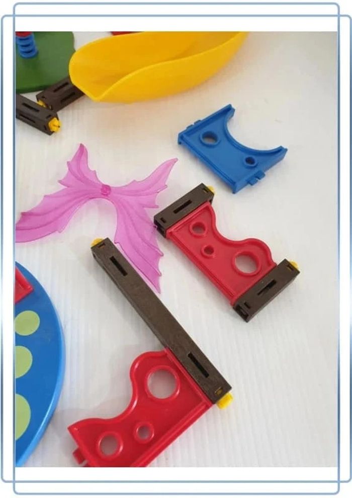 Aire de jeux Playmobil, bon état mais un morceau est cassé - photo numéro 5