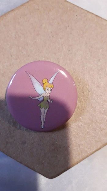 Badge broche Disney Fée clochette en métal