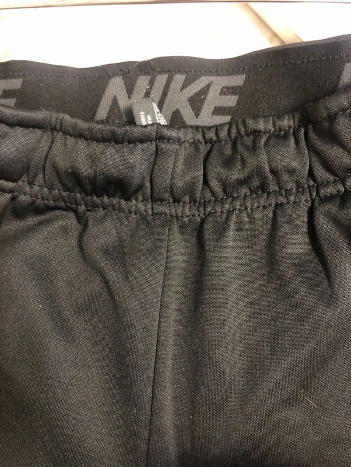 Jogging nike . Taille 13/15 ans - photo numéro 10