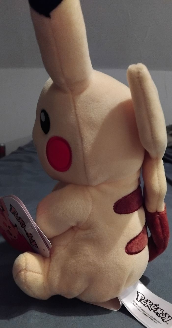 Peluche pikachu 22cm - photo numéro 2