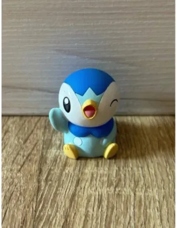 Figurine de Piplup, le Pokémon pingouin de type eau, issu de la 4e génération (région de Sinnoh)