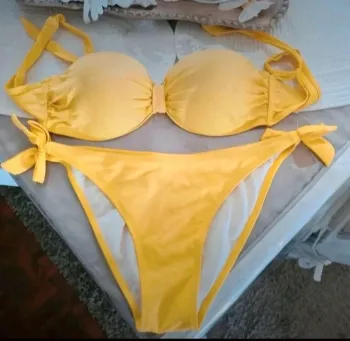 Maillot de bain 2 pièces jaune Taille 40