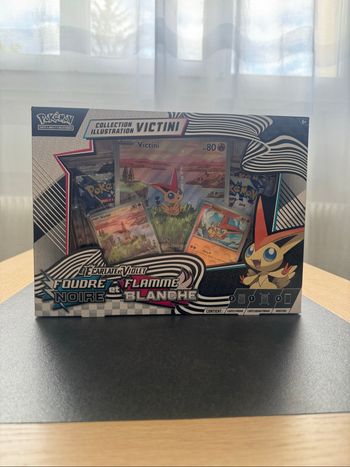 Coffret Pokémon Victini Écarlate et Violet Foudre noir et Flamme Blanche EV10.5 Neuf Français