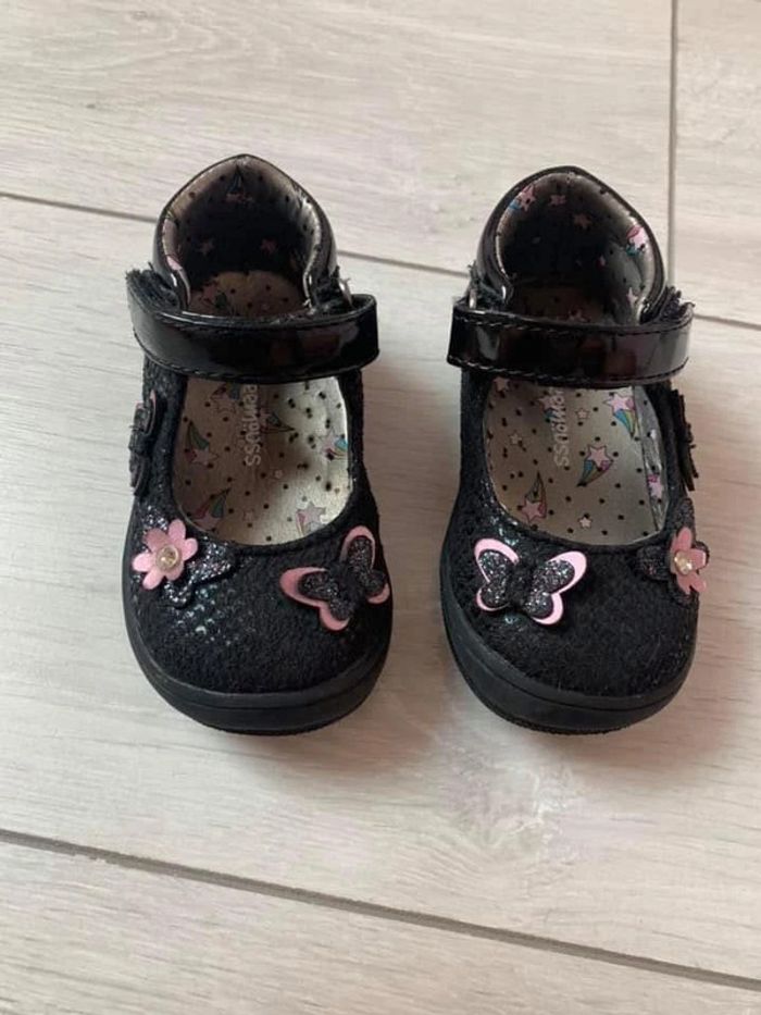 Chaussure babies embout renforcé pointure 20 papillons et fleurs - photo numéro 3
