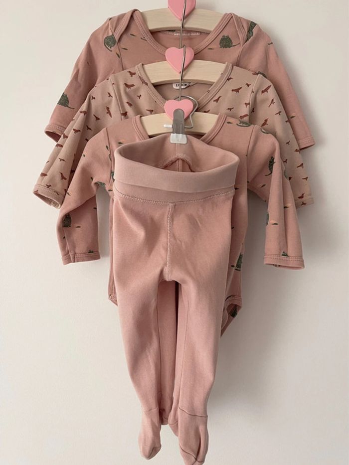 Lot de 3 bodies Trixie manches longues couleur vieux rose + petit pantalon avec pieds assorti H&M