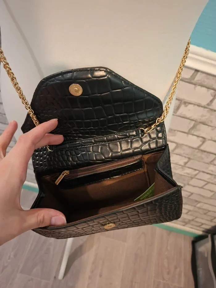 💄Sac bandoulière noir effet croco avec chaîne dorée💄 - photo numéro 3