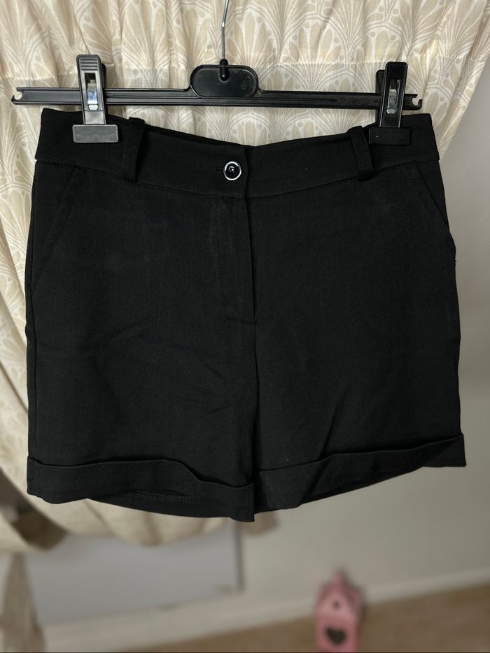 Short noir