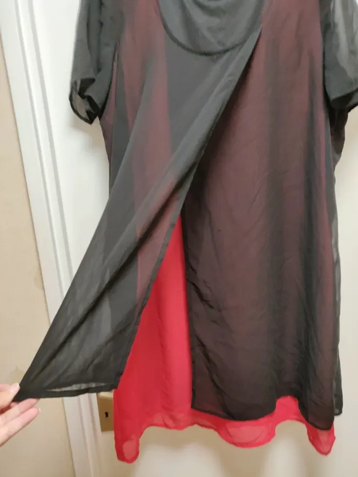 Robe noire et rouge - photo numéro 3
