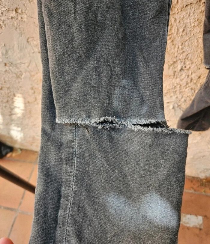 Jean skinny noir troué - photo numéro 2