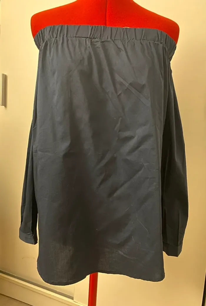 Blouse bleue foncé col bardot dos nu Voyelles
