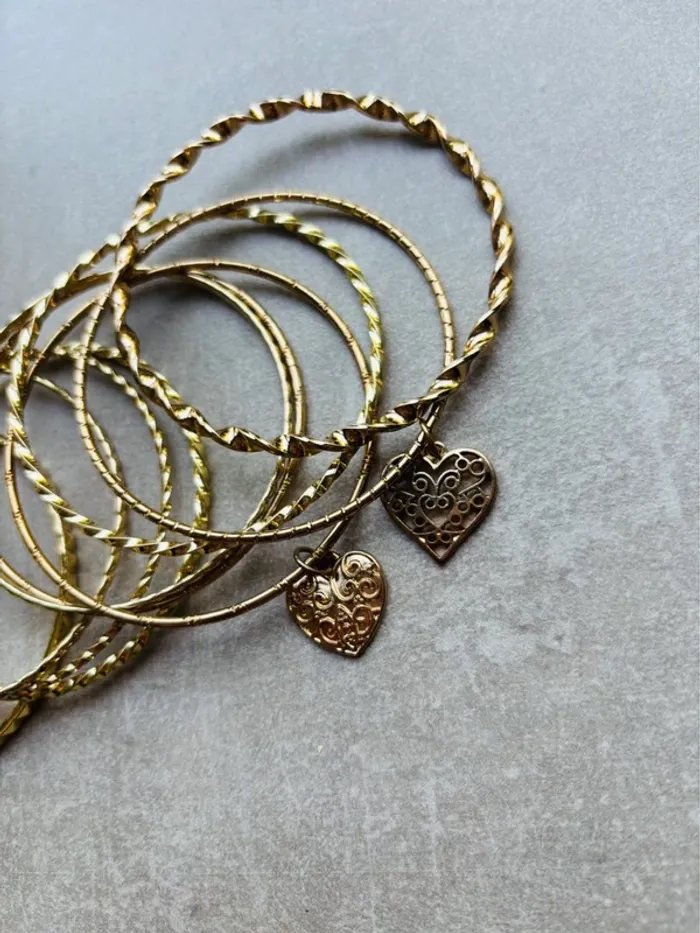 Lot 10 bracelets fantaisie breloques cœurs dorés - photo numéro 2