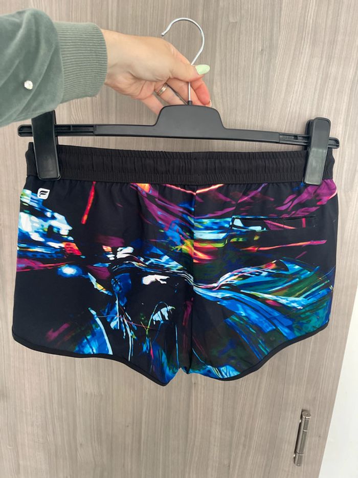 Short sport fabletics taille xs - photo numéro 2