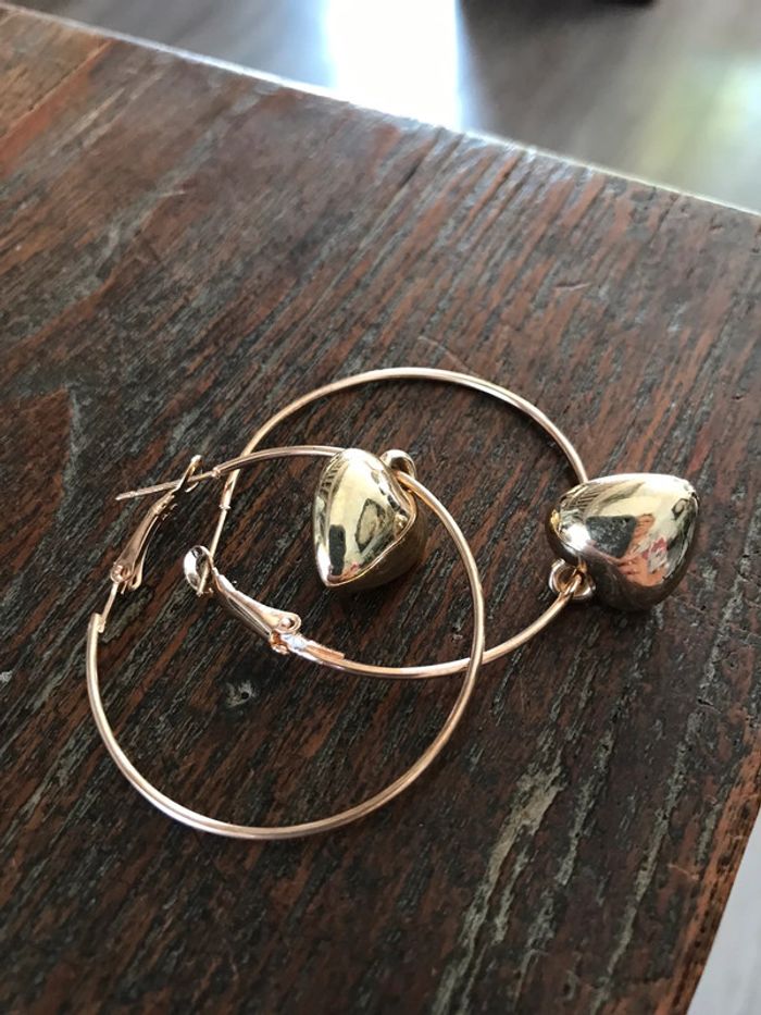 Boucles d’oreilles avec anneaux et cœurs - photo numéro 2